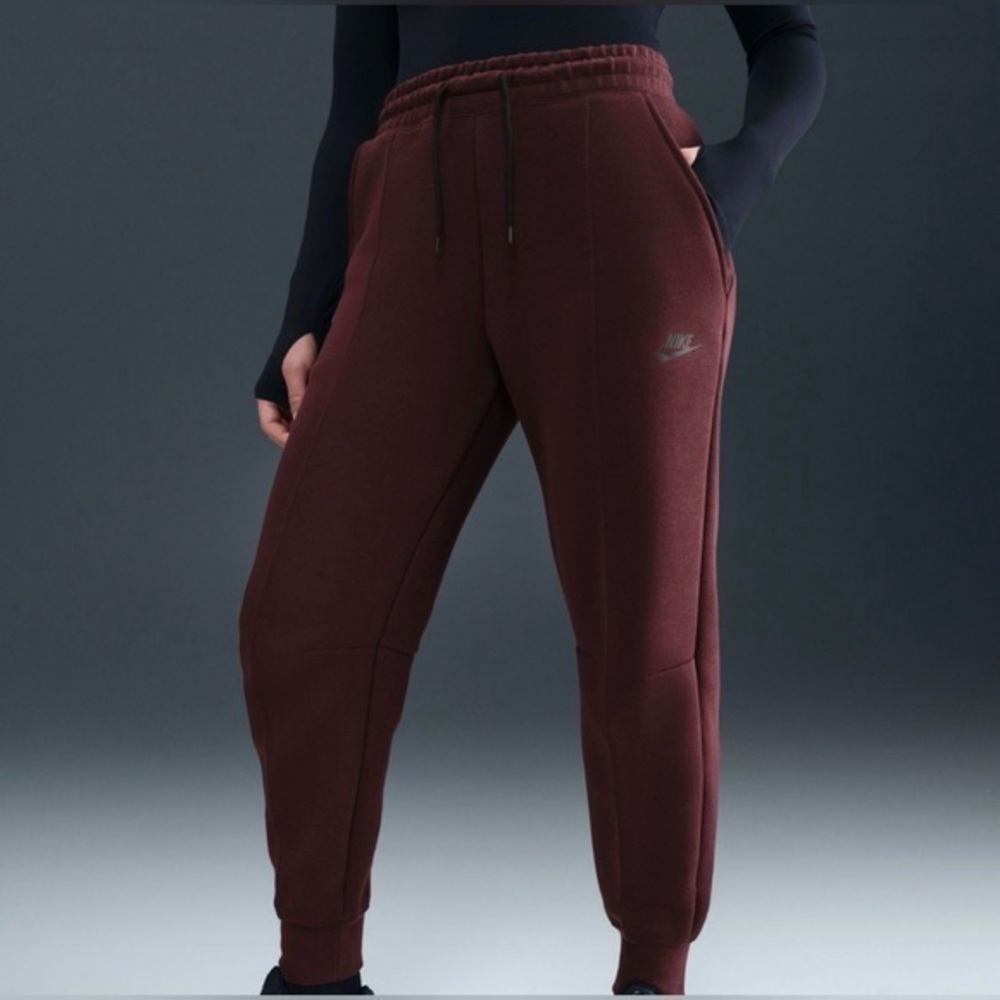 NWT Nike Sportswear Tech Fleece Mid-Rise Joggers Women’s X Small FB8330-652 XS